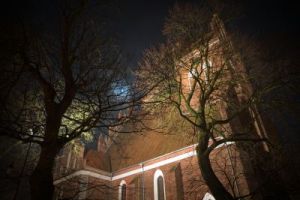 Fot. Studio A Gniew nocą - kościół św. Mikołaja