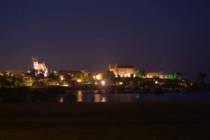 Fot. Studio A Gniew nocą - panorama miasta