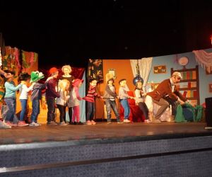 Dzieci lubią teatr, teatr lubi dzieci