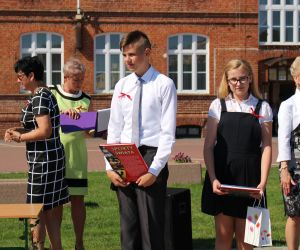 Uroczyście pożegnano szóstoklasistów