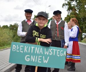 Z pieśnią ludową i tańcem u Matki