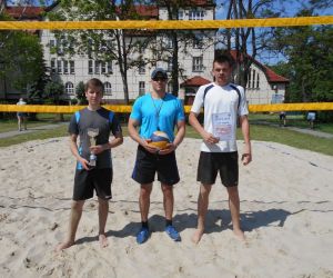 Uczniowie ZSP w Gniewie mistrzami powiatu w siatkówce plażowej