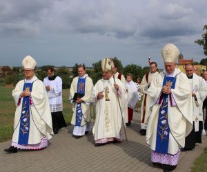 Tłumy pielgrzymów odwiedziły miejsce cudów