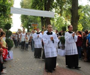 Tłumy pielgrzymów odwiedziły miejsce cudów