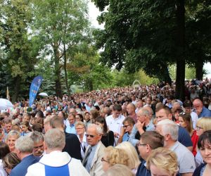 Tłumy pielgrzymów odwiedziły miejsce cudów