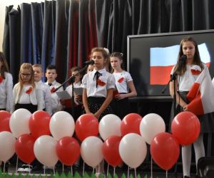 Montaż słowno-muzyczny 100 lat Polsko