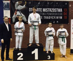 11 medali podczas wojewódzkich mistrzostw karate