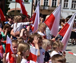 Święto Wolności i Solidarności – na rynku w Gniewie odśpiewano hymn Polski