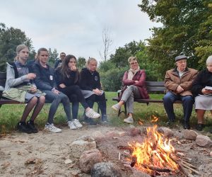 Harcerki zachęcają do wstępowania w ich szeregi