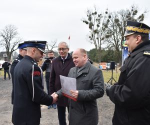 Przekazanie wozu dla OSP Kolonia Ostrowicka