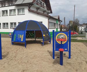 Nowy plac zabaw stanął w centrum Piaseczna.