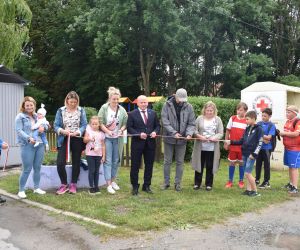 Przecięcie wstęgi placu zabaw w Brodach Pomorskich