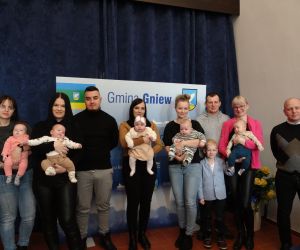 spotkanie burmistrza z nowo narodzonymi dziećmi