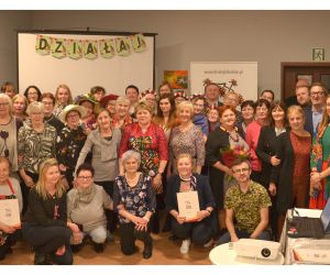 Grupowe zdjęcie uczestników spotkania