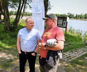 Rodzinny piknik wędkarski - zdjęcie