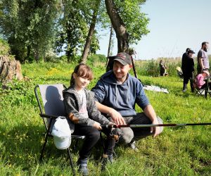 Rodzinny piknik wędkarski - zdjęcie
