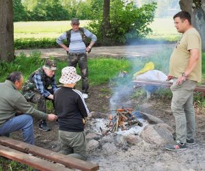 Rodzinny piknik wędkarski - zdjęcie