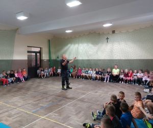 Gniewscy strażacy szkolą najmłodszych