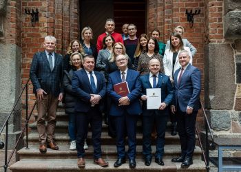 umowy podpisane na Granty dla szkół -  fot. Karol Stańczak