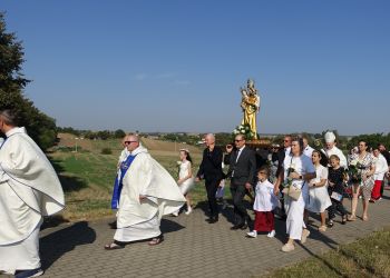 procesja z kopią Matki Bożej Piaseckiej