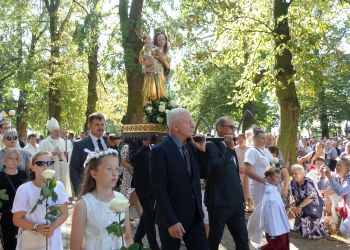 kopia figury Matki Bożej Piaseckiej