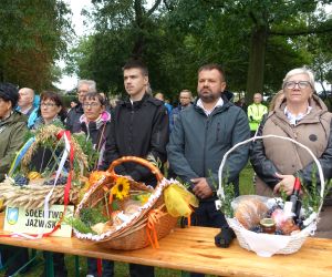 Delegacje z wieńcami