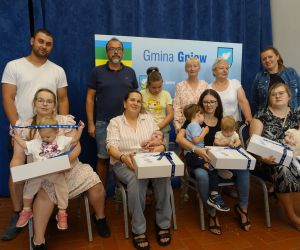 spotkanie z rodzicami i ich nowonarodzonymi dziećmi