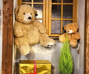 Gniew stroi się na święta