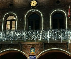 Gniew stroi się na święta