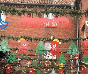 Gniew stroi się na święta