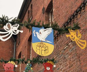 Gniew stroi się na święta