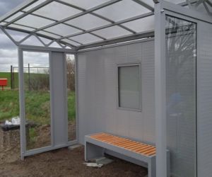 Wiata przystankowa w Pieniążkowie