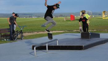 Rodzinny piknik na skateparku z Zakładem Produkcji Kruszyw