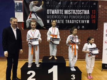 11 medali podczas wojewódzkich mistrzostw karate