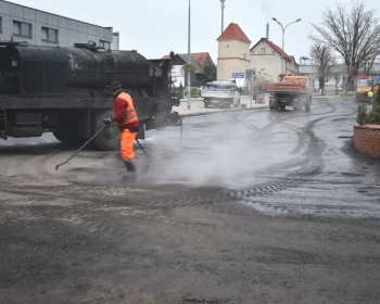 Asfaltowanie świńskiego rynku