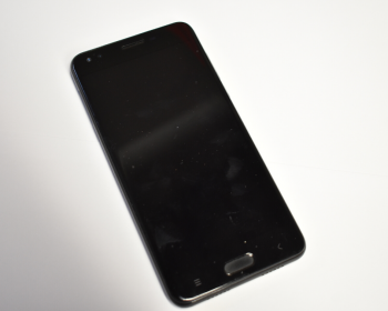 Telefon komórkowy znaleziony przed urzędem