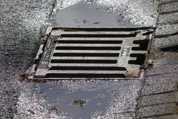 Trwa kontrola sposobu odprowadzania wód opadowych z nieruchomości