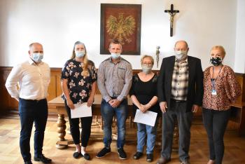 Podpisane umowy z mieszkańcami na zakup i montaż kolektorów słonecznych. W tym roku 20 tys. zł dofinansowania