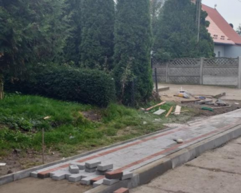 Trwa modernizacja chodnika w Ciepłem