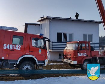 Pożar sadzy w kominie - strażacy gasili ogień w Opaleniu