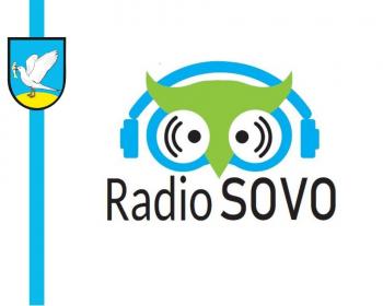Seniorzy w roli radiowych dziennikarzy
