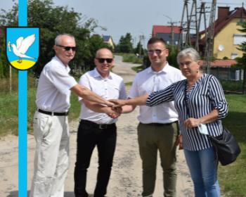 Plac budowy inwestycji przebudowy dróg osiedla Leśnego w Tymawie przekazany inwestorowi