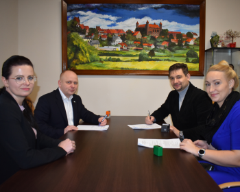 Umowa na kolejny rok prowadzenia Dziennego Domu Seniora + w Gniewie podpisana